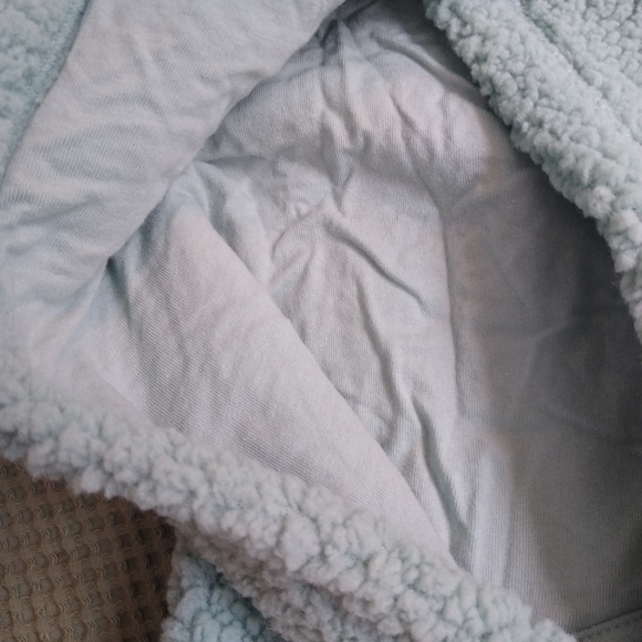 ❗ CLEARANCE ❗ kids Mint Green Hooded Sherpa Sweater Pocket Size XXL (14-16) - Picture 6 of 10